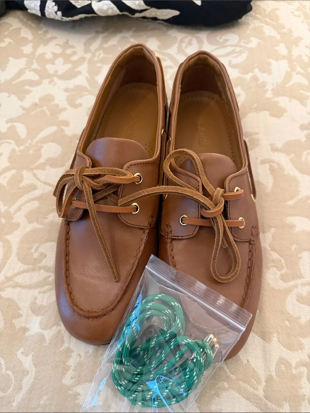 BNWT Women’s Classic Brown Leather Boat Shoes - 8